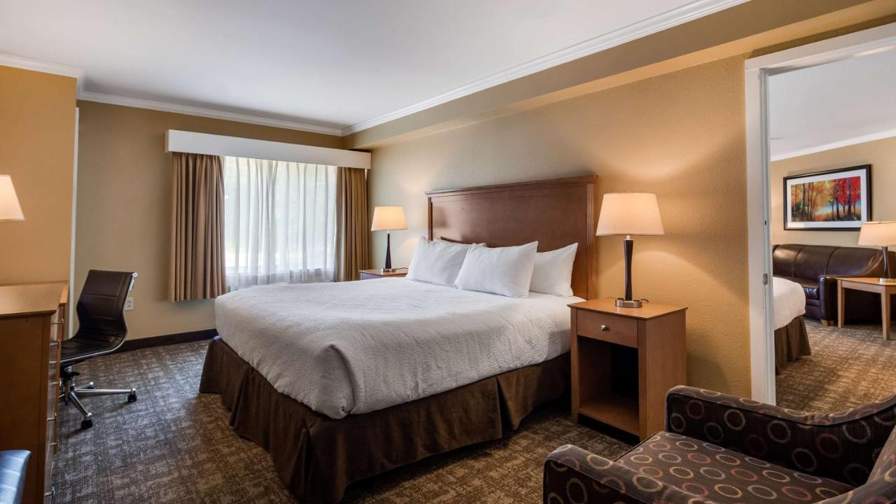 Best Western Plus Windjammer Inn & Conference Center Burlington Ngoại thất bức ảnh