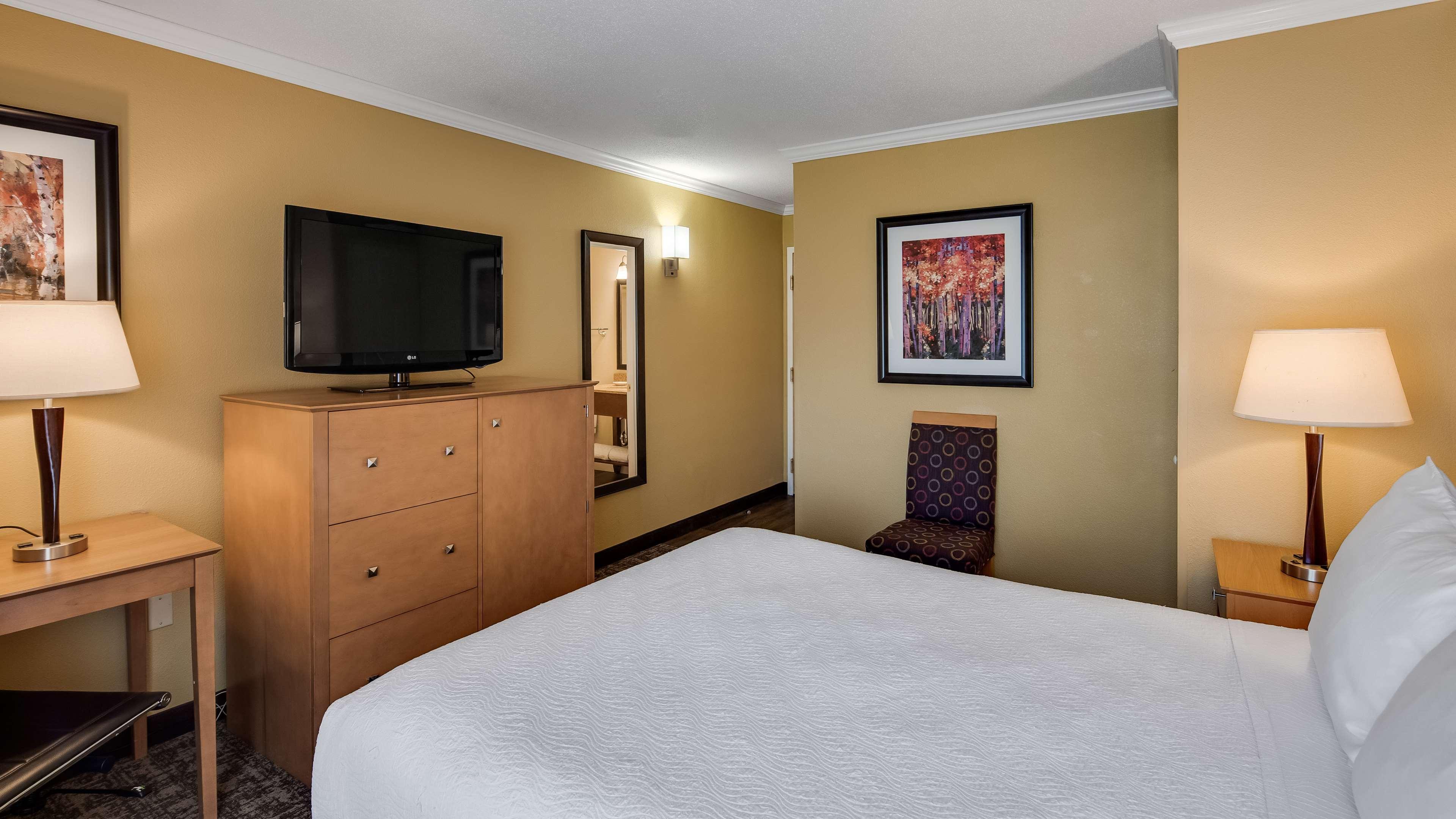 Best Western Plus Windjammer Inn & Conference Center Burlington Ngoại thất bức ảnh