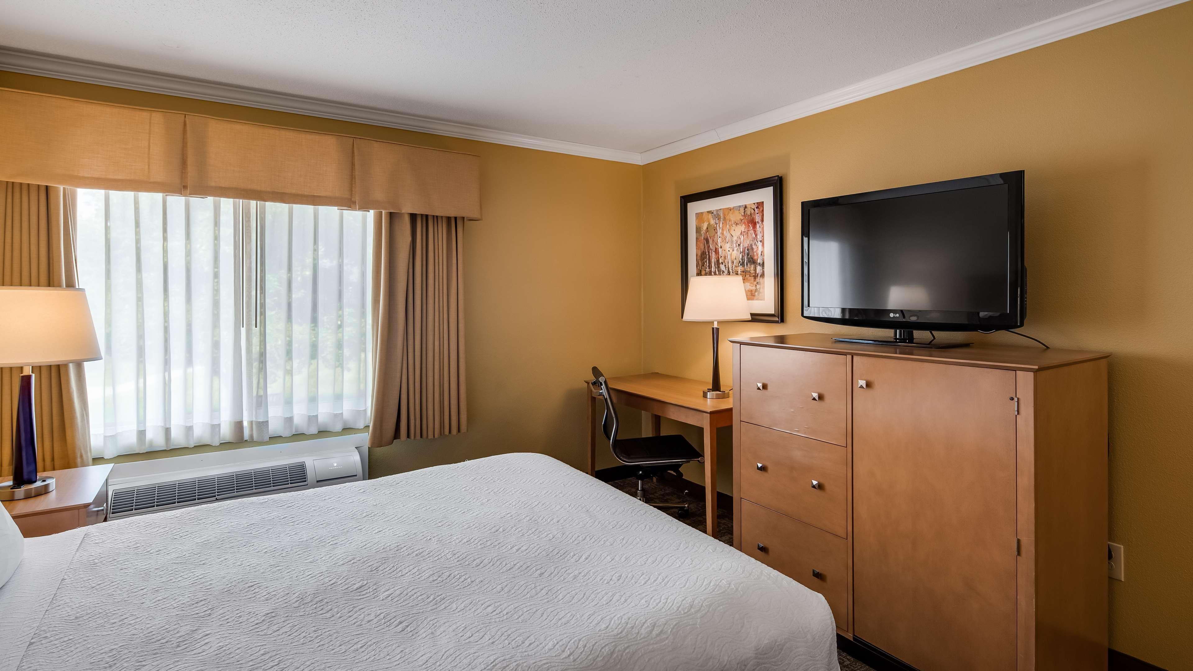 Best Western Plus Windjammer Inn & Conference Center Burlington Ngoại thất bức ảnh