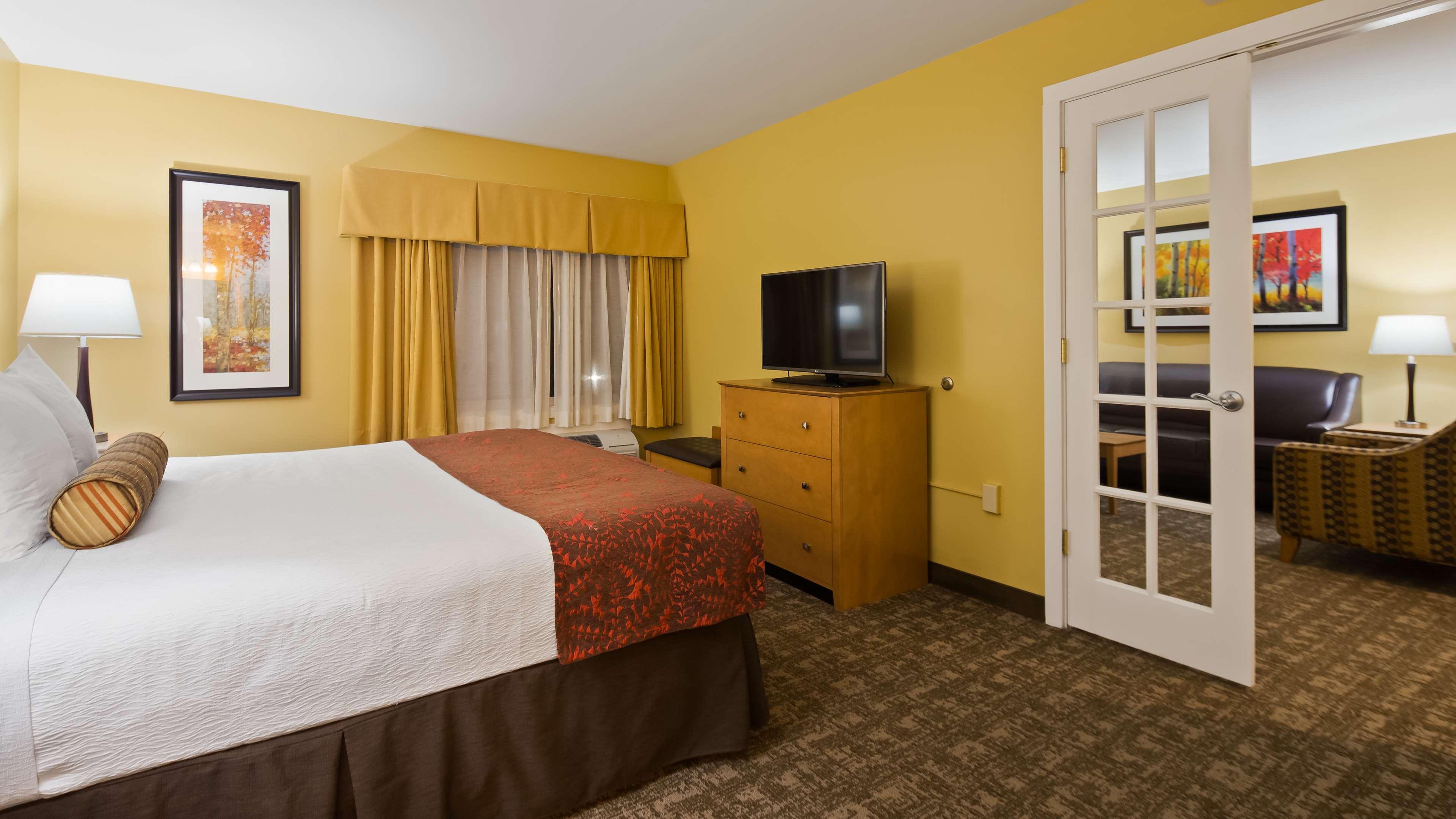 Best Western Plus Windjammer Inn & Conference Center Burlington Ngoại thất bức ảnh