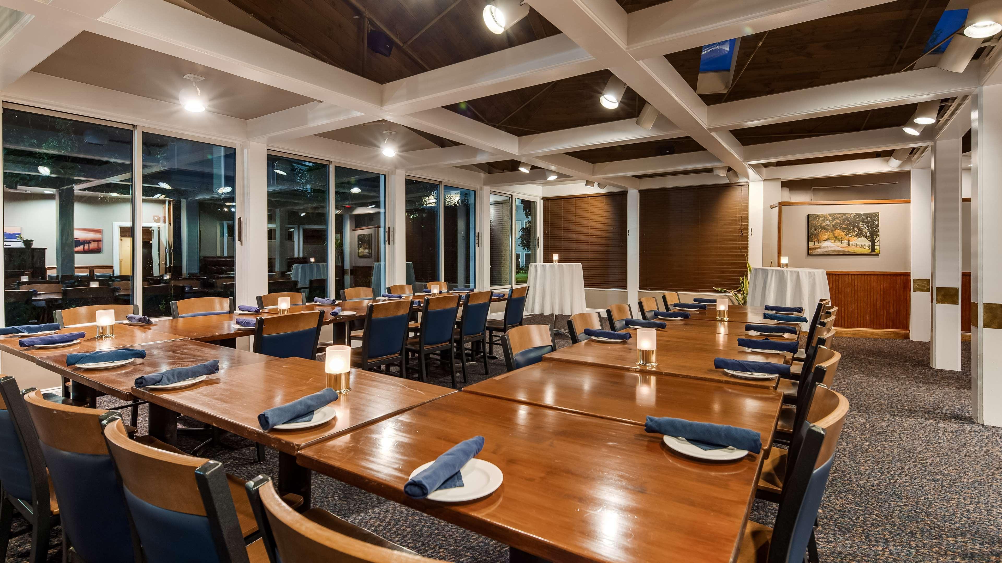 Best Western Plus Windjammer Inn & Conference Center Burlington Ngoại thất bức ảnh