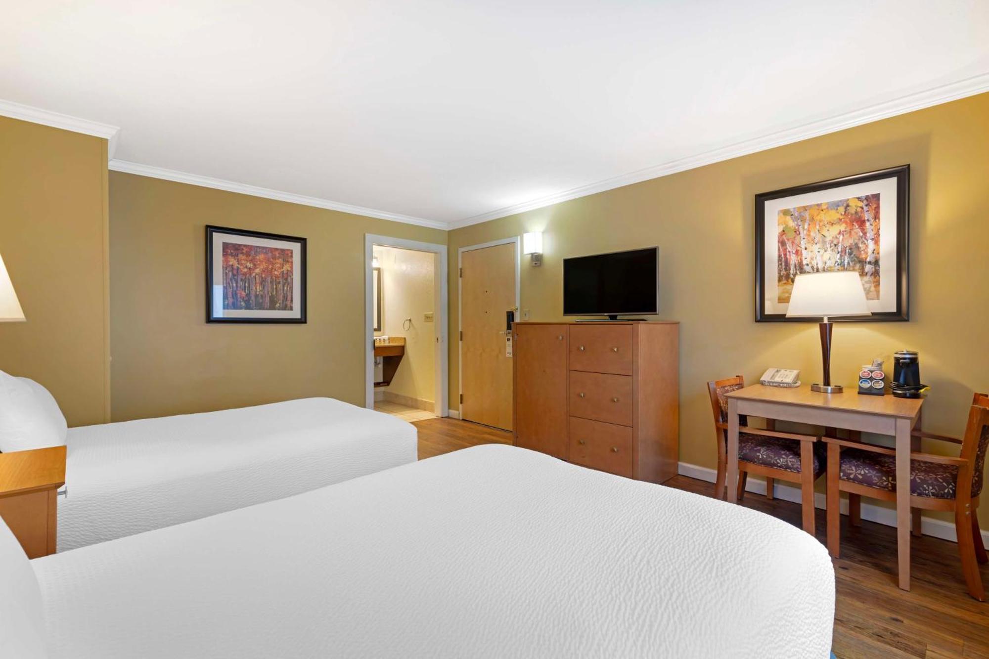 Best Western Plus Windjammer Inn & Conference Center Burlington Ngoại thất bức ảnh
