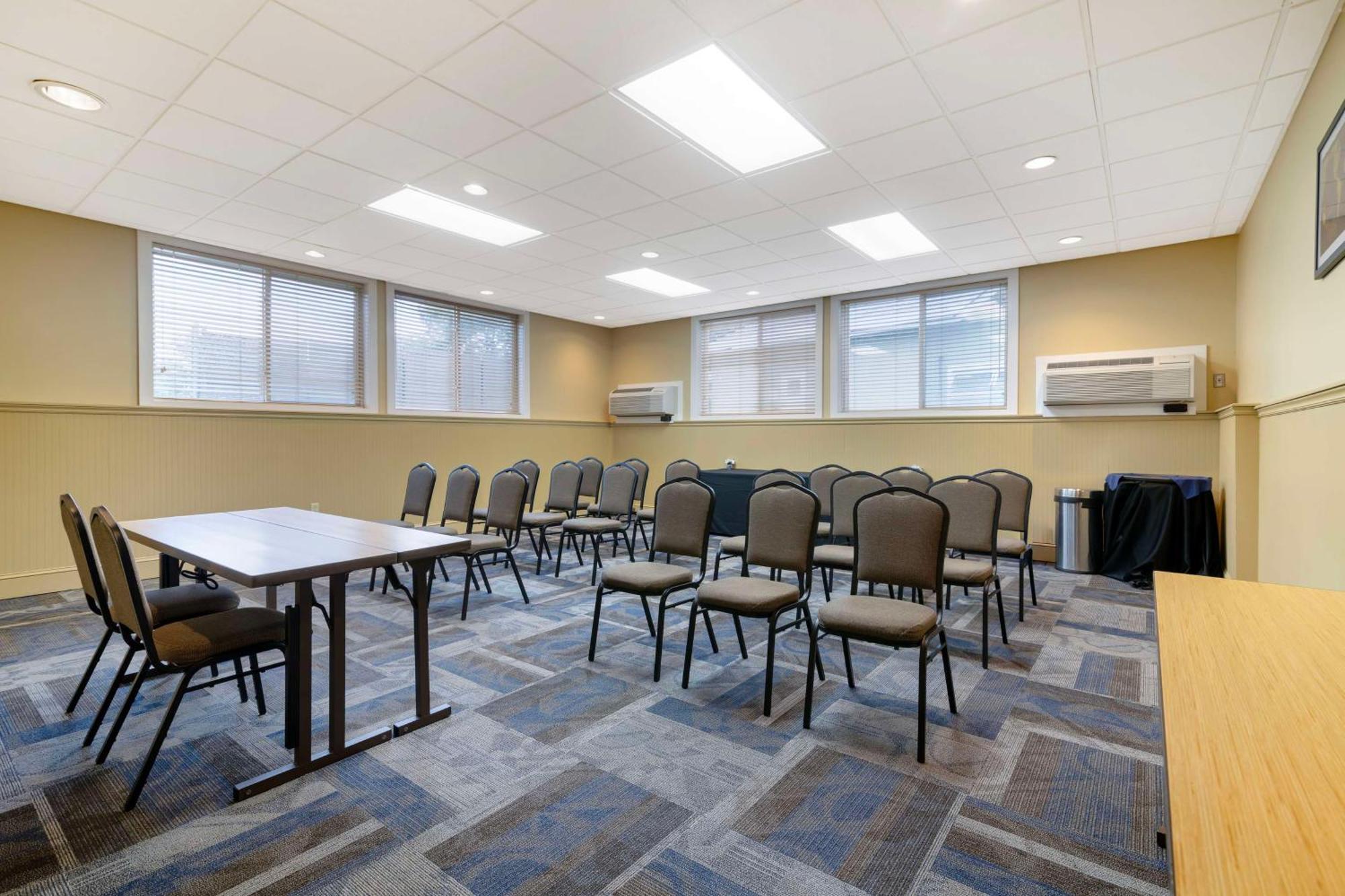 Best Western Plus Windjammer Inn & Conference Center Burlington Ngoại thất bức ảnh