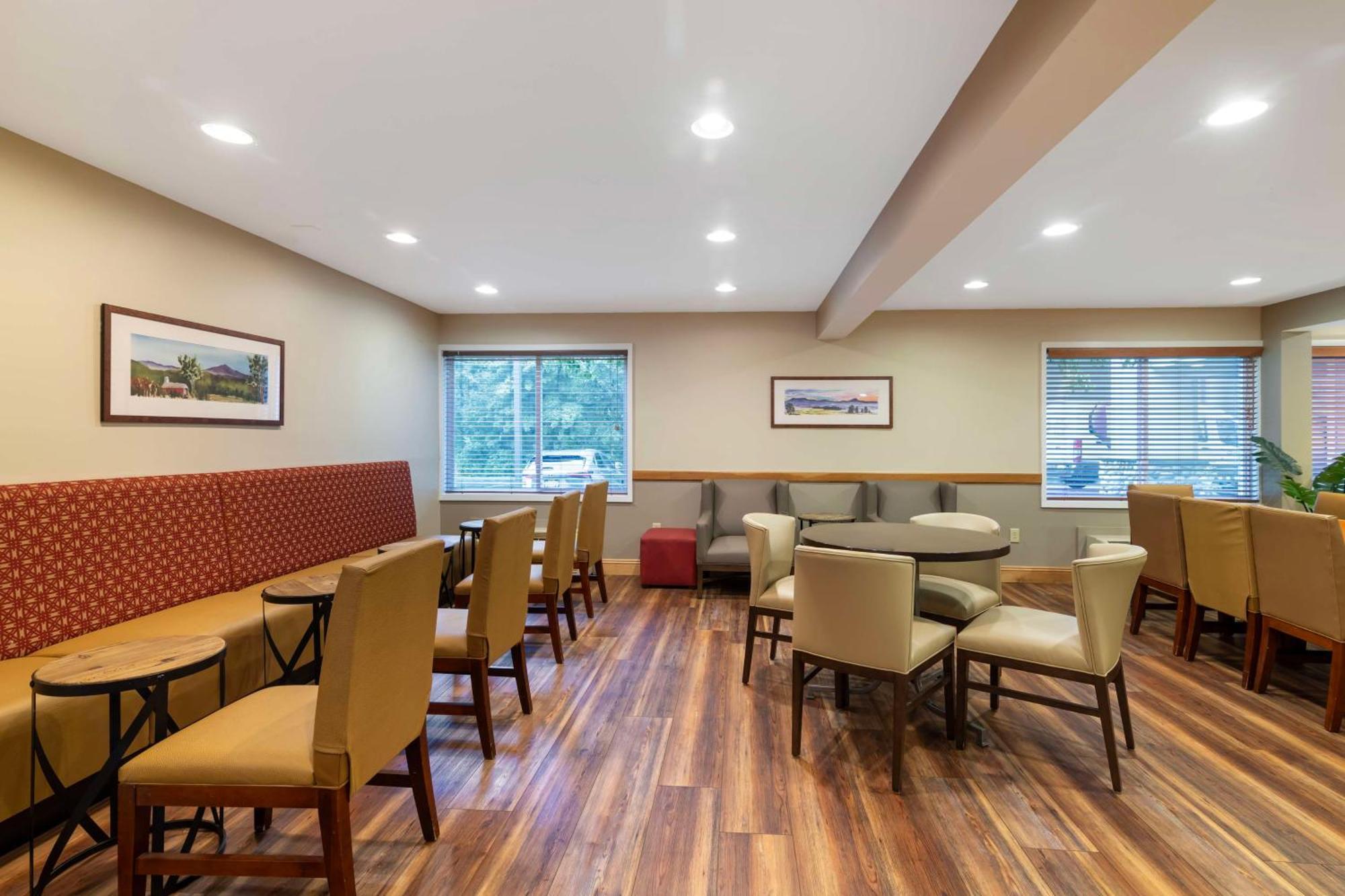 Best Western Plus Windjammer Inn & Conference Center Burlington Ngoại thất bức ảnh