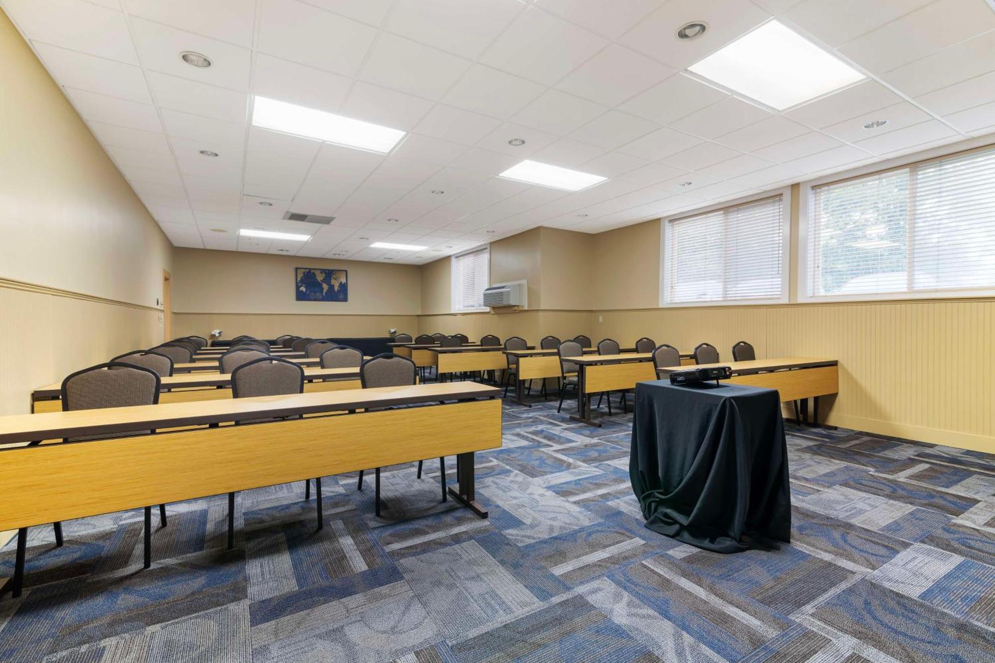 Best Western Plus Windjammer Inn & Conference Center Burlington Ngoại thất bức ảnh