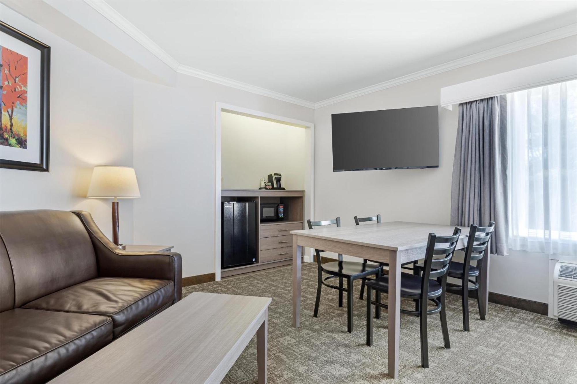 Best Western Plus Windjammer Inn & Conference Center Burlington Ngoại thất bức ảnh