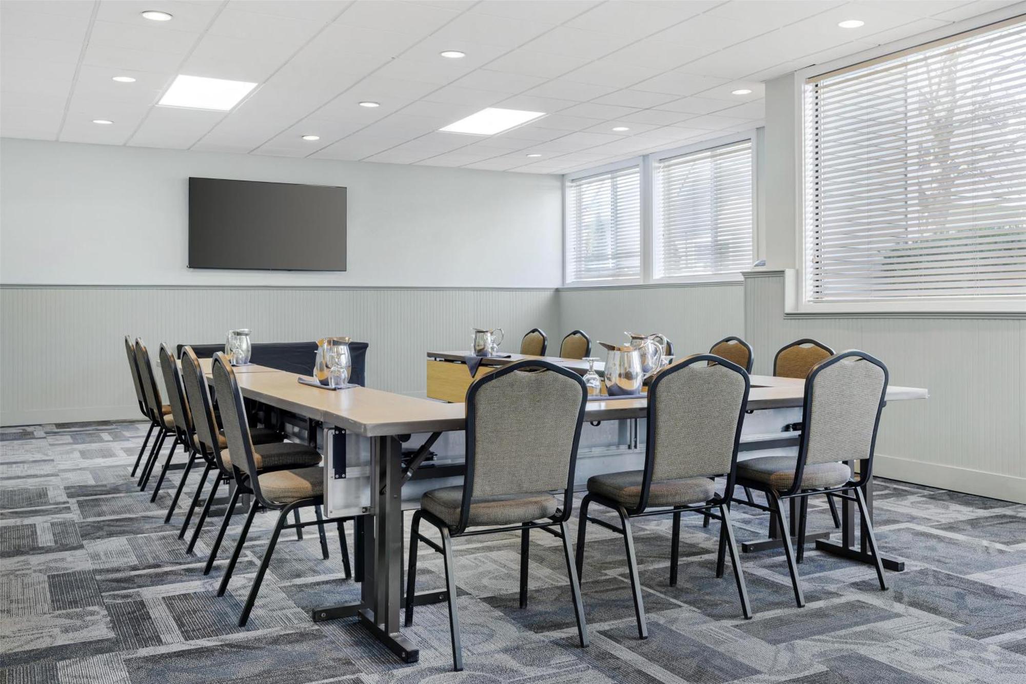 Best Western Plus Windjammer Inn & Conference Center Burlington Ngoại thất bức ảnh